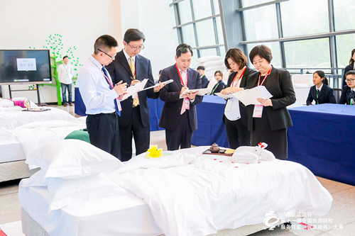 铺床1.jpg 铺床1.jpg