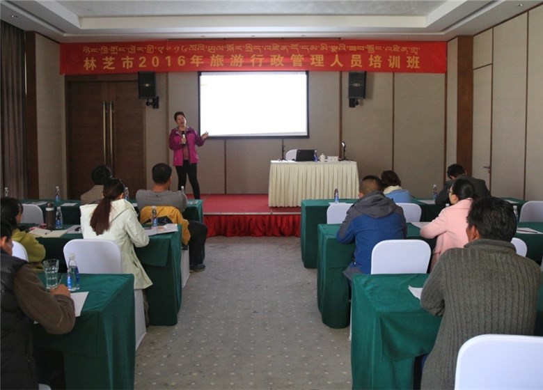 3. 中山大学旅游学院彭青教授授课_副本.jpg