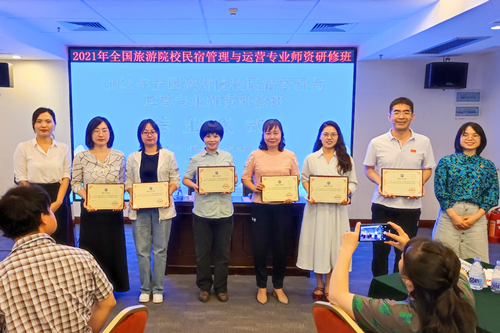 颁发结业证书_副本.jpg 颁发结业证书_副本.jpg