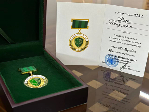 徽章及证书_副本.jpg 徽章及证书_副本.jpg