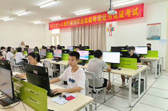 考试现场1.jpg 考试现场1.jpg