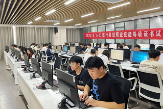 考试现场2.jpg 考试现场2.jpg