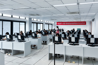 考试现场4.jpg 考试现场4.jpg