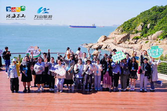 参赛团队开展实地调研.png 参赛团队开展实地调研.png